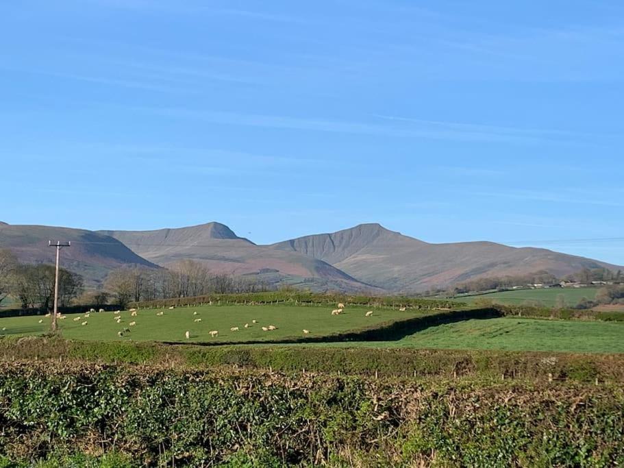 Mountain Views In The Heart Of Brecon Town Villa Dış mekan fotoğraf