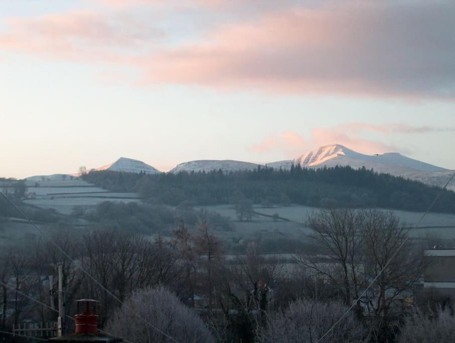Mountain Views In The Heart Of Brecon Town Villa Dış mekan fotoğraf